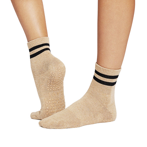 Tavi Grip Aria Stripe kojinės, spalva Camel – ant pėdų, vaizdas iš šono