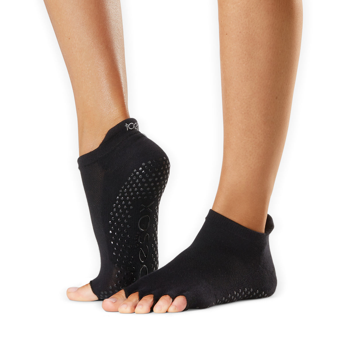 ToeSox Half Toe Low Rise Tec kojinės atvirais pirštais, spalva Evolve – ant pėdų, vaizdas iš šono