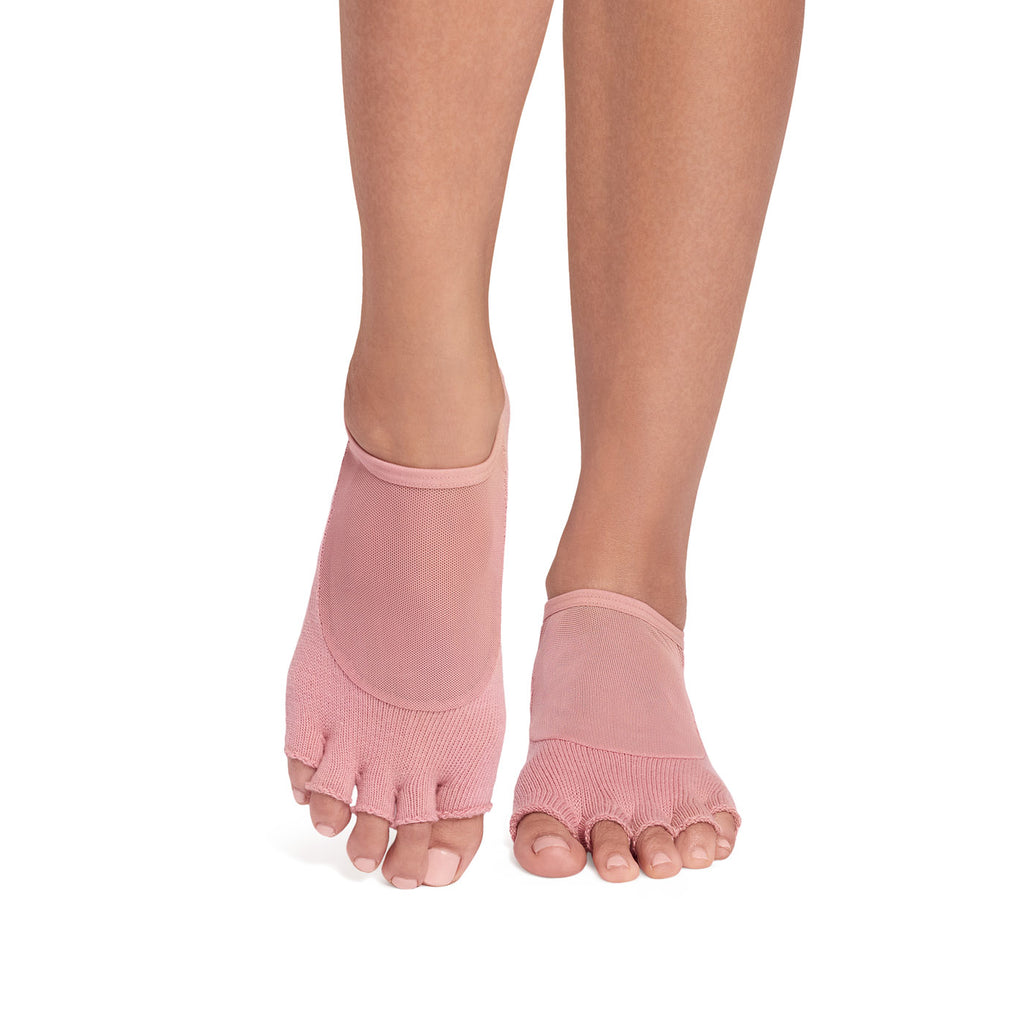 ToeSox Half Toe Luna kojinės atvirais pirštais, spalva Soft red – ant pėdų, vaizdas iš priekio