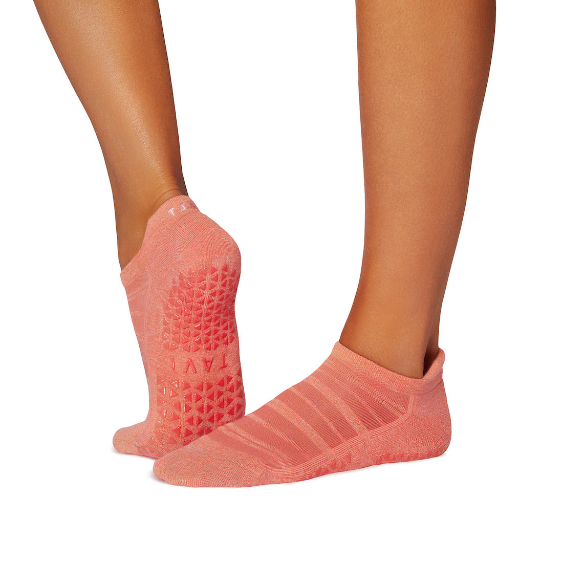 Tavi Grip Savvy Breeze kojinės, spalva Hot Coral – ant pėdų, vaizdas iš šono