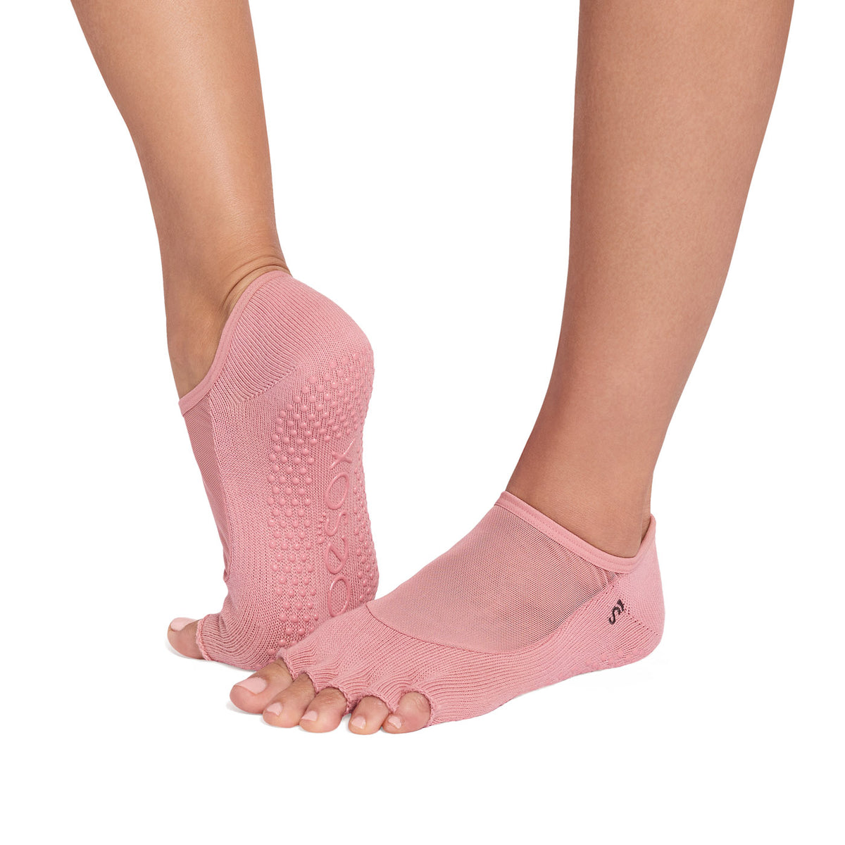 ToeSox Half Toe Luna kojinės atvirais pirštais, spalva Soft red – ant pėdų, vaizdas iš šono