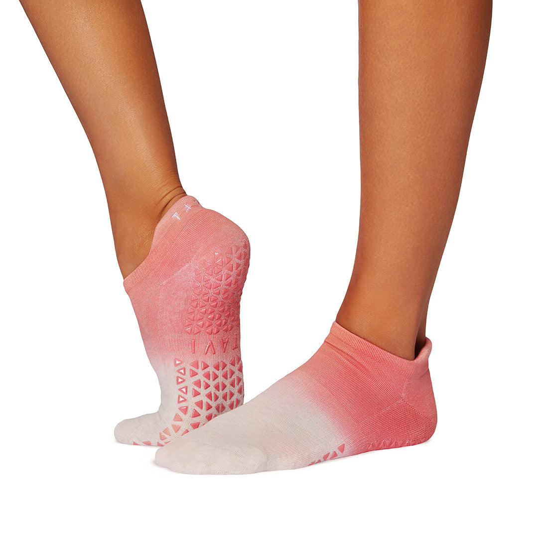 Tavi Grip Savvy kojinės, spalva Hot Coral Ombre – ant pėdų, vaizdas iš šono