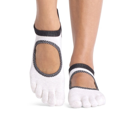 ToeSox Full Toe Bellarina pirštuotos kojinės, spalva Ash polka dots – ant pėdų, vaizdas iš priekio