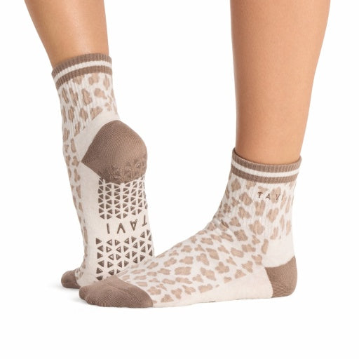 Tavi Grip Aria Stripe kojinės, spalva Leopard sand – ant pėdų, vaizdas iš šono
