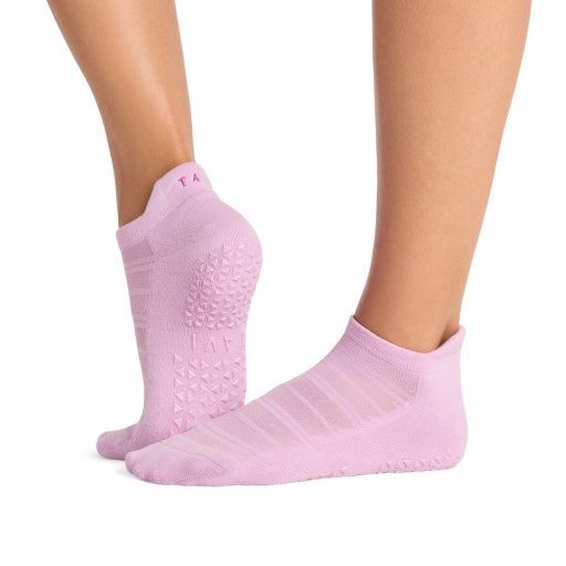 Tavi Grip Savvy Breeze kojinės, spalva Moonlit lilac – ant pėdų, vaizdas iš šono