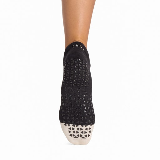 Tavi Grip Savvy kojinės, spalva Cozy bear – neslystantis padas, vaizdas iš galo