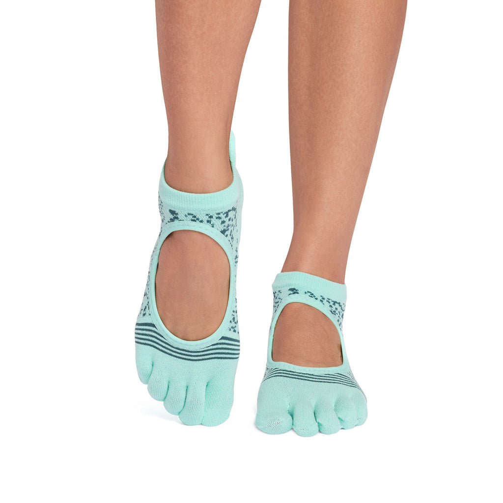 ToeSox Full Toe Bellarina Tec pirštuotos kojinės, spalva Aquamarine – ant pėdų, vaizdas iš priekio