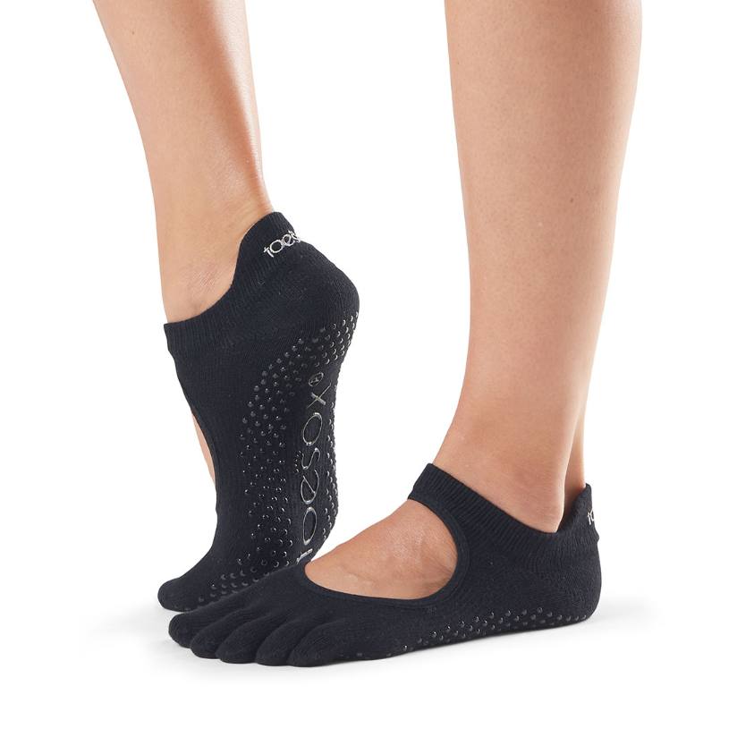ToeSox Full Toe Bellarina pirštuotos kojinės, spalva Black – ant pėdų, vaizdas iš šono