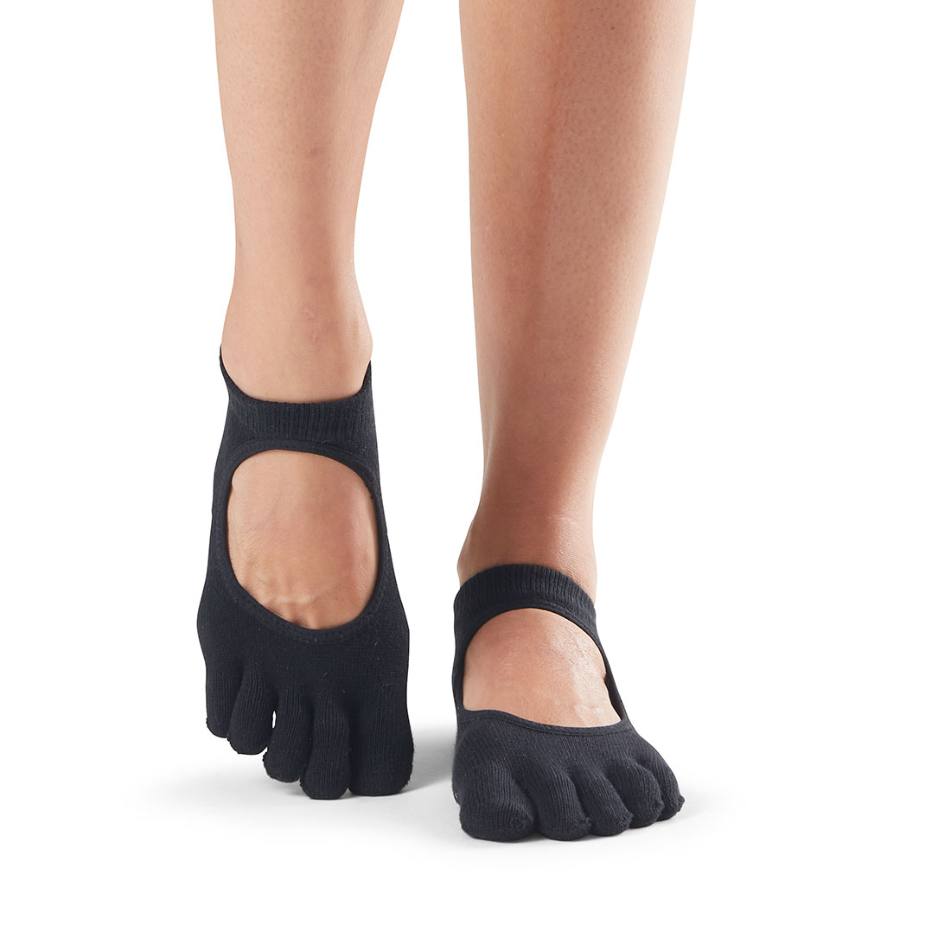 ToeSox Full Toe Bellarina pirštuotos kojinės, spalva Black – ant pėdų, vaizdas iš priekio