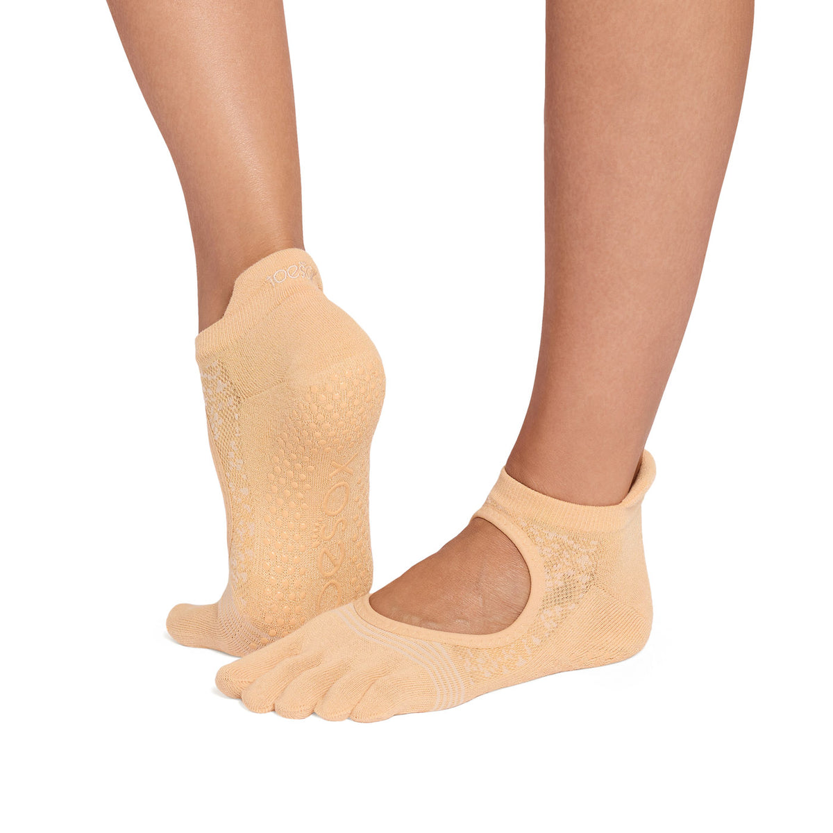 ToeSox Full Toe Bellarina Tec pirštuotos kojinės, spalva Golden – ant pėdų, vaizdas iš šono
