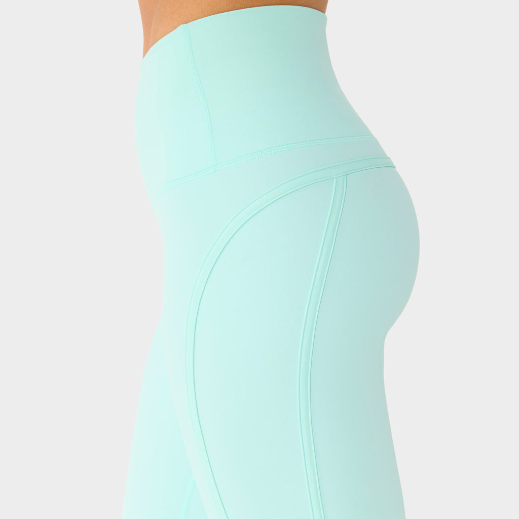 TaviSculpt® Contour 7/8 tamprės Breeze – audinio ir kirpimo detalė