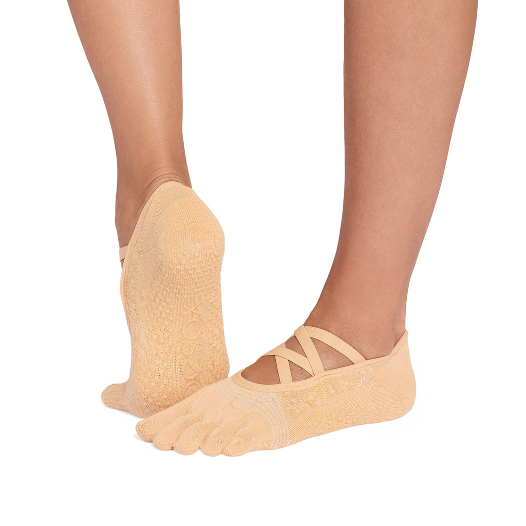 ToeSox Full Toe Elle Tec pirštuotos kojinės, spalva Golden – ant pėdų, vaizdas iš šono