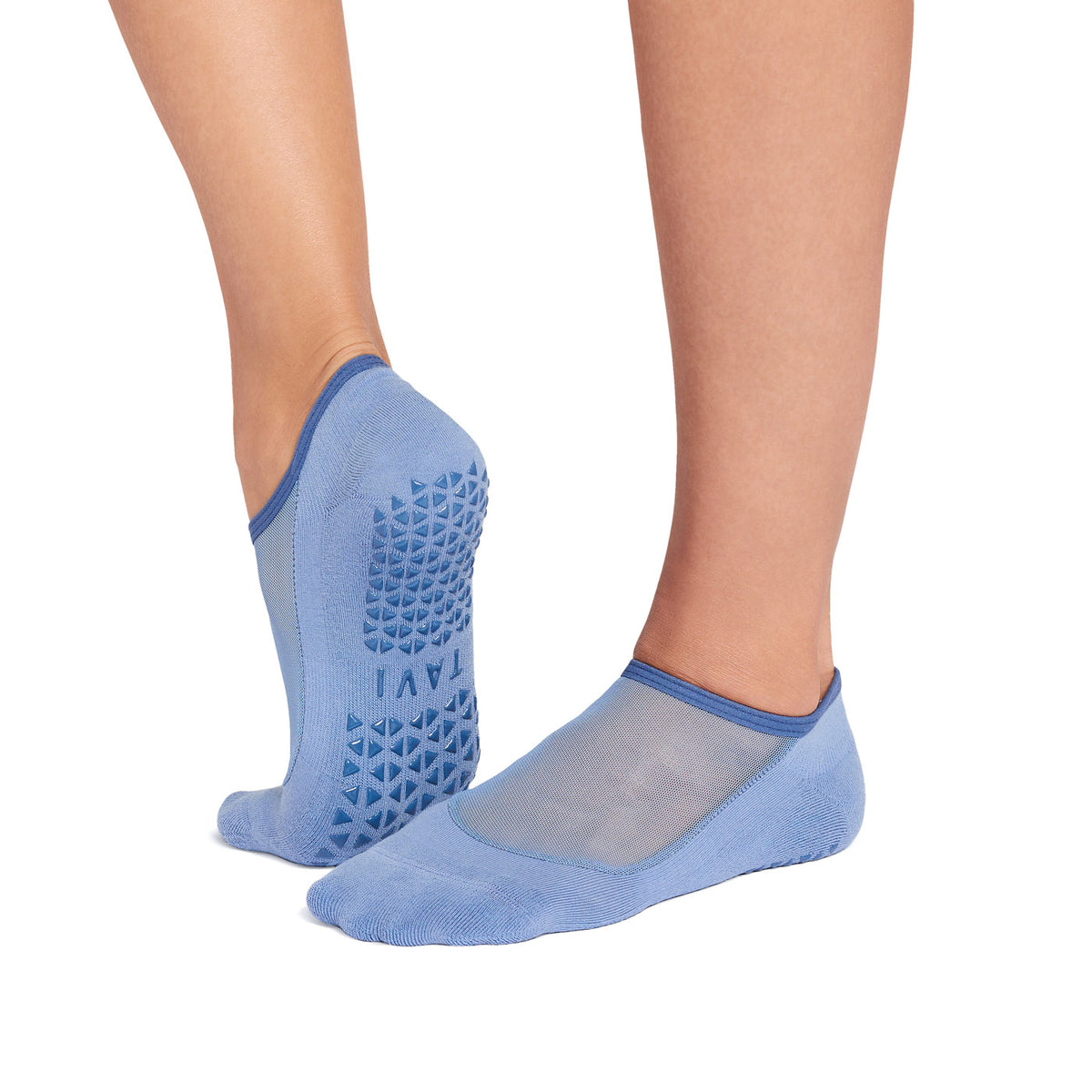 Tavi Grip Maddie kojinės, spalva Soft blue – ant pėdų, vaizdas iš šono