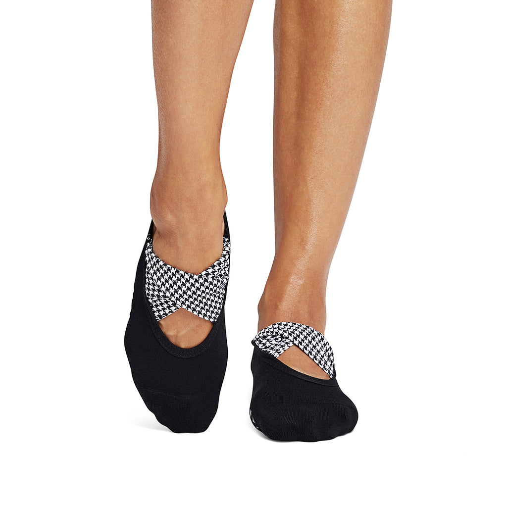 Tavi Grip Penny kojinės, spalva Houndstooth – ant pėdų, vaizdas iš priekio