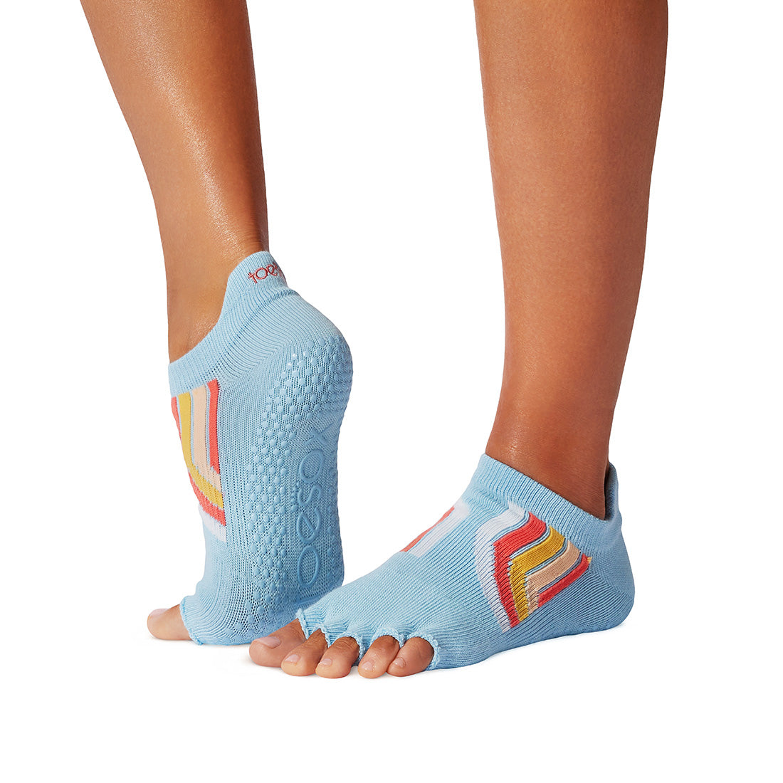 ToeSox Half Toe Low Rise Tec kojinės atvirais pirštais, spalva Vibrancy – ant pėdų, vaizdas iš šono